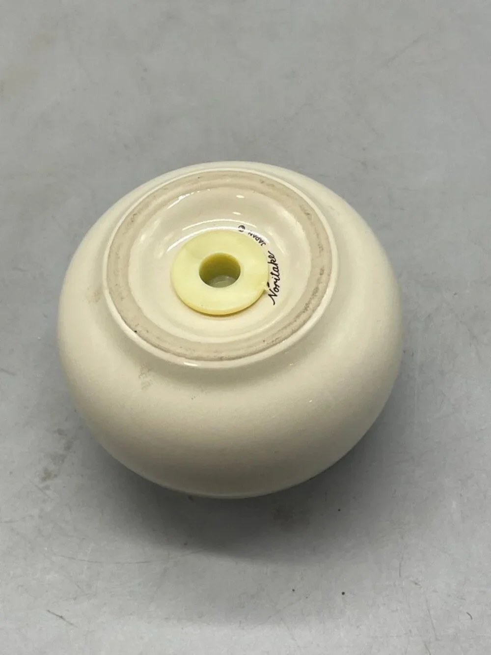 Noritake saltshaker made in Japan southwestern tan brown stoneware #8675 READ